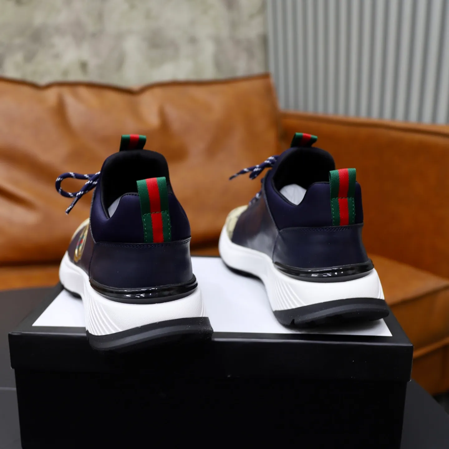 Ex-factory price: 462💰🙅‍♂️🙅‍♂️🙅‍♂️ Brand: GUCCI Standard code: 38-44 (45 customized) Grade: Same as the official website Material: Original material splicing Comfortable and breathable lining Lightweight and wear-resistant sports outsole Style category: Men's fashionable casual shoes Running sneakers Distinguished luxury brand elements Top luxury Color: actual picture color